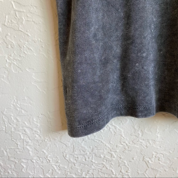 basic gray shirt - Picture 4 of 4